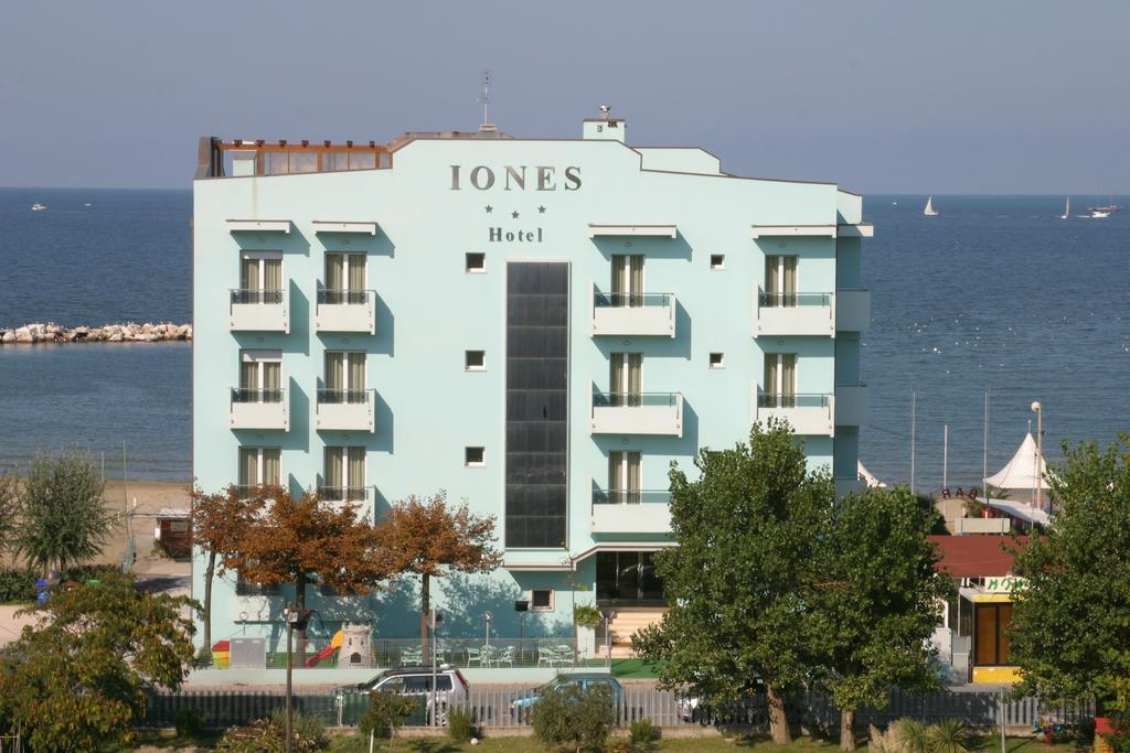 Hotel Iones Rímini Exterior foto